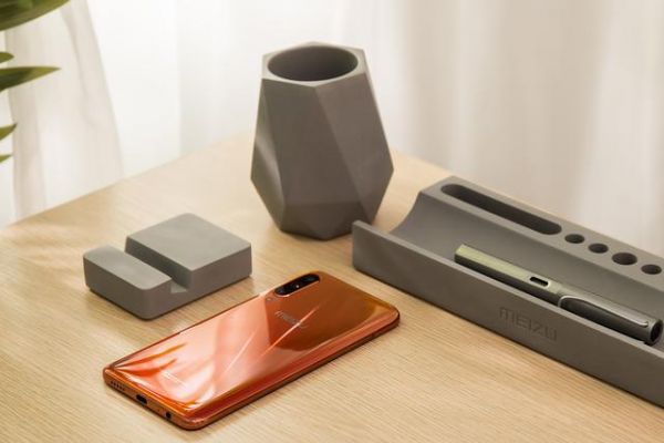 点击进入看图评论 大数据时代,5G手机的新风向:大胆创新