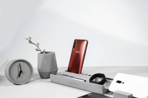 点击进入看图评论 大数据时代,5G手机的新风向:大胆创新