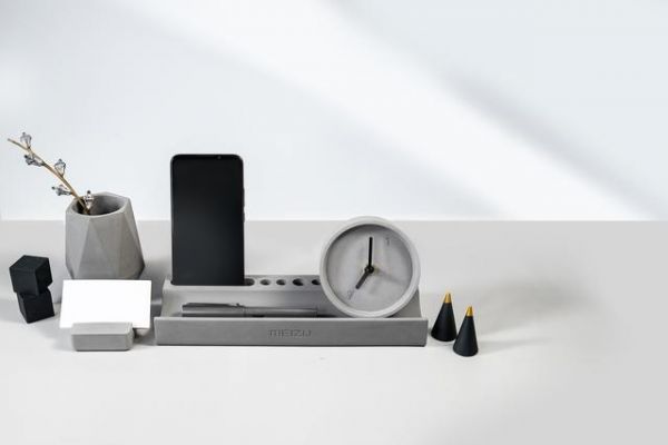 点击进入看图评论 大数据时代,5G手机的新风向:大胆创新