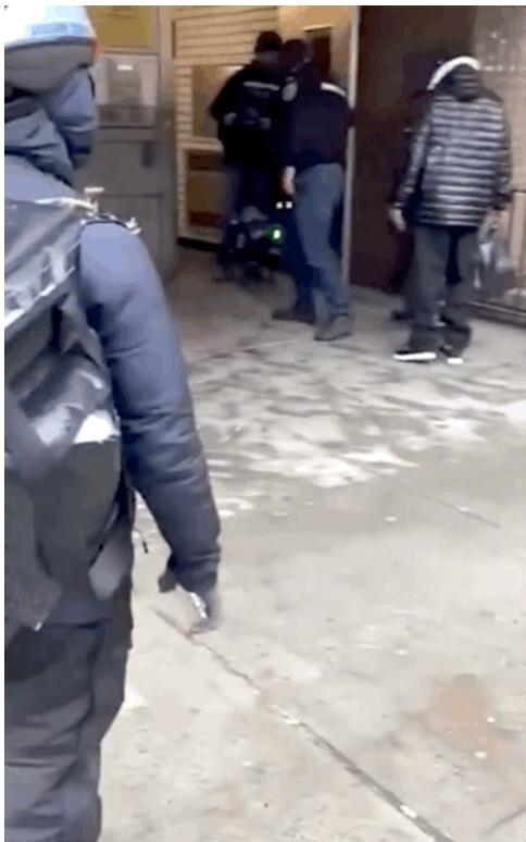 波士顿动力机器狗化身警犬入宅执法,网友:不想生活在《黑镜》里