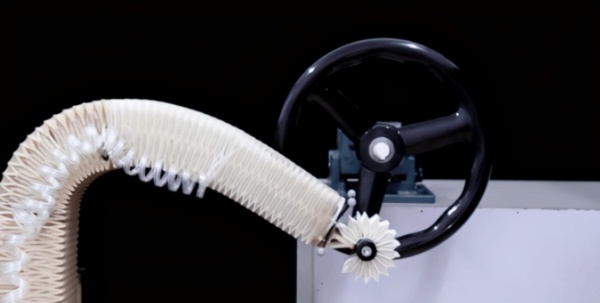 “象鼻”机器人来了!拧瓶盖、做家务不在话下!