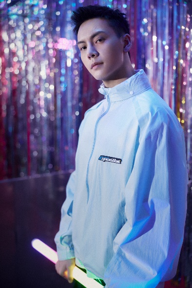 得物App首发CANOTWAIT_ 2021夏季系列 融入冲浪等潮流元素