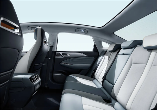 广汽埃安AION S Plus首发：0.211风阻系数系国产车最低