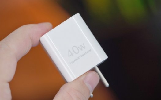 在兼容多设备多品牌快速安全充电这件事上，华为“冰糖”“卡片”充电器简直太优秀了